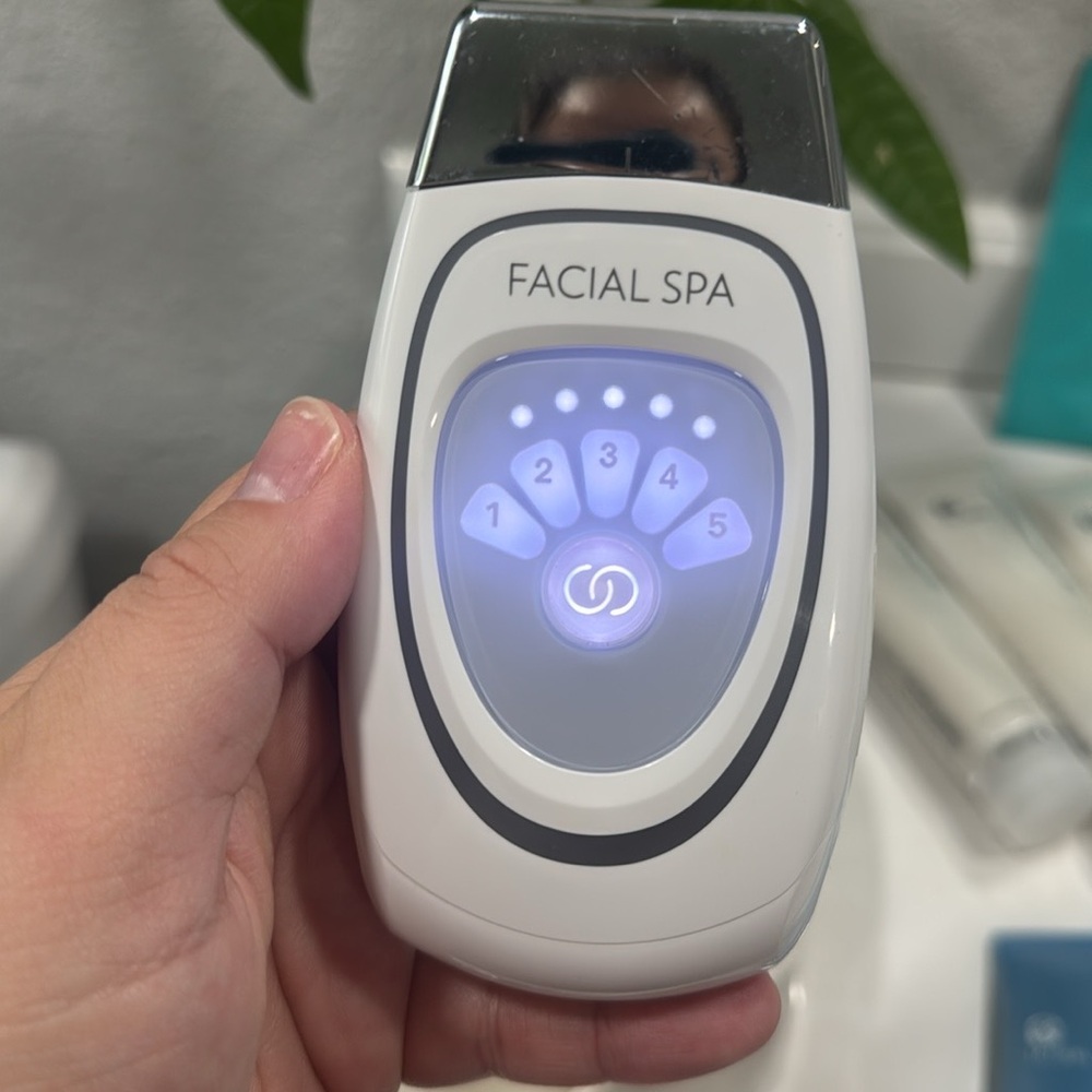 Nuskin Facial spa machine